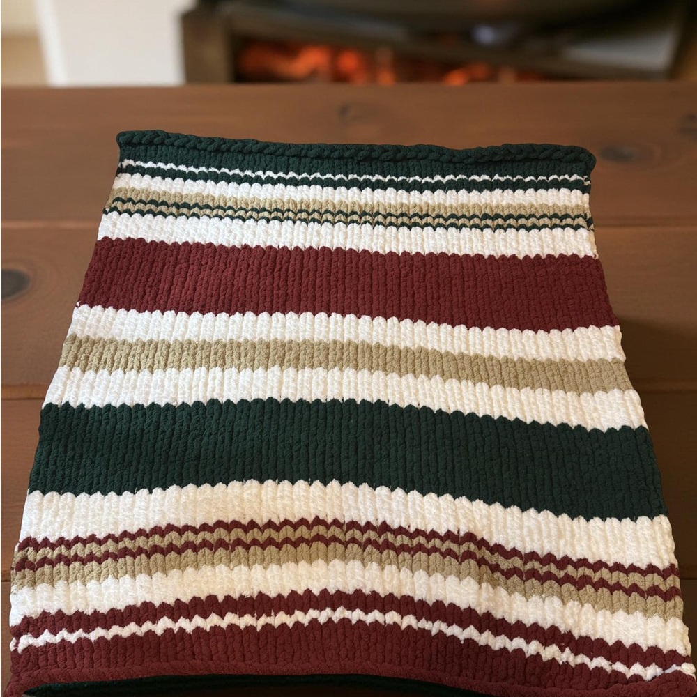 Handmade Polyester Chunky Knit Christmas Throw Blanket 50”x60” - Holiday Colors
